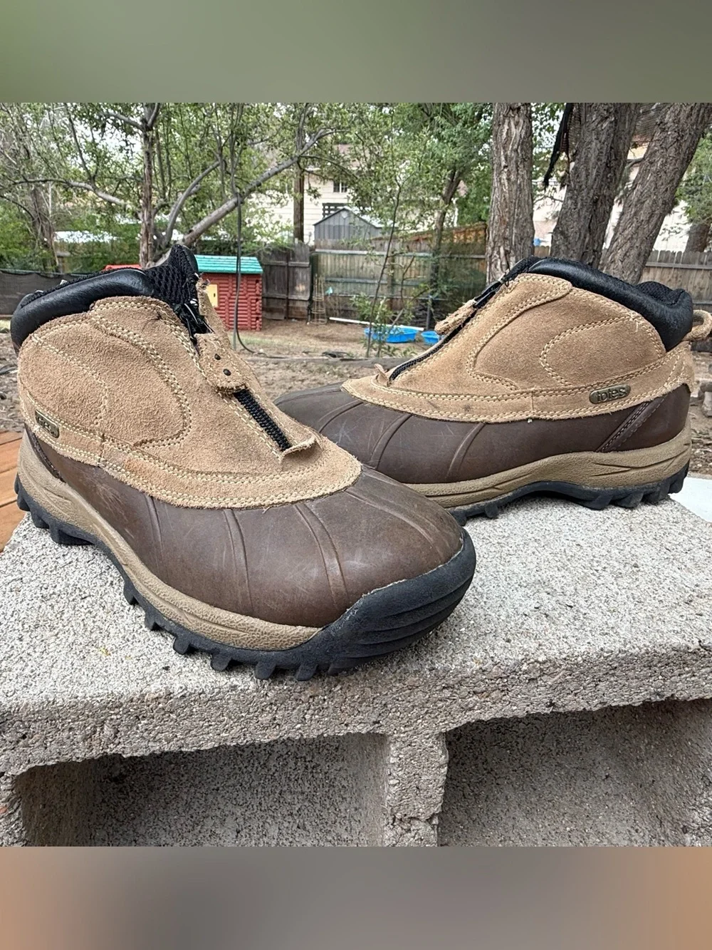 Totes Tricia boots in the tan colorway
